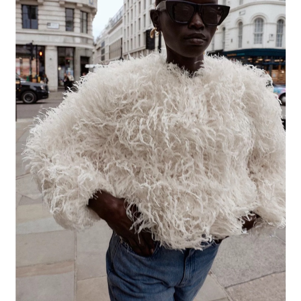 ZARA FEATHER FRINGE METALLIC
THREAD JACKET 🤍🐻‍❄️❄️🦢🕊️